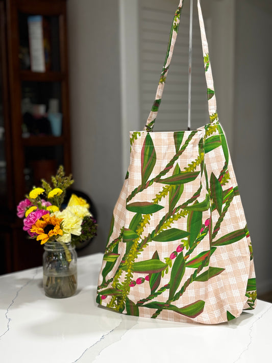 Ti Leaf Lei with Pakalana and Lokelani Fold and Tuck Reusable Bag